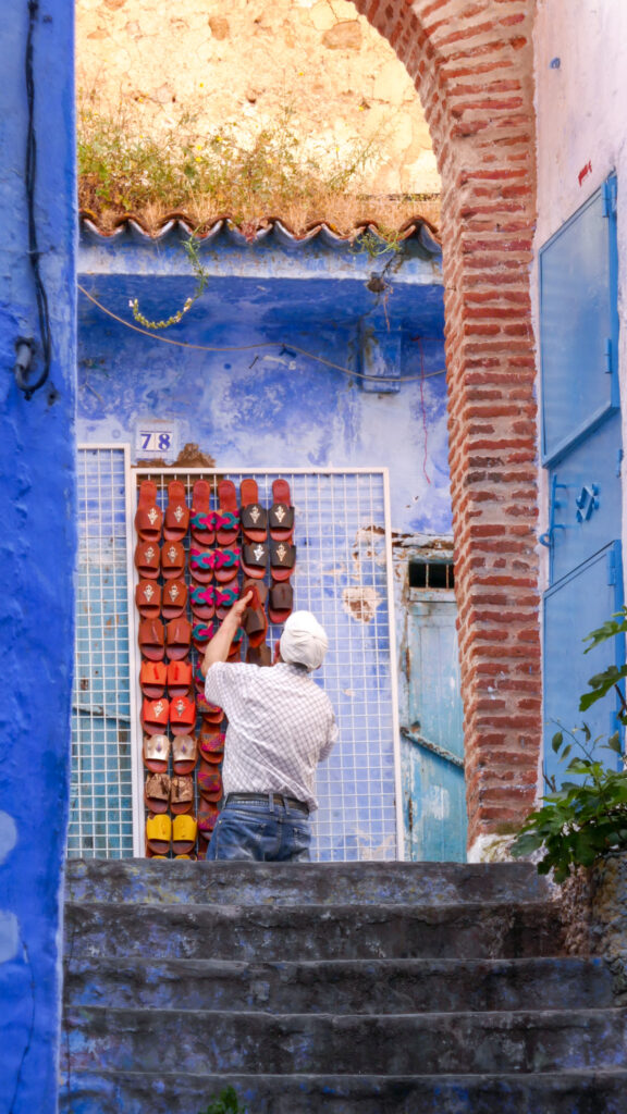 シャウエンの店に商品が並び始める